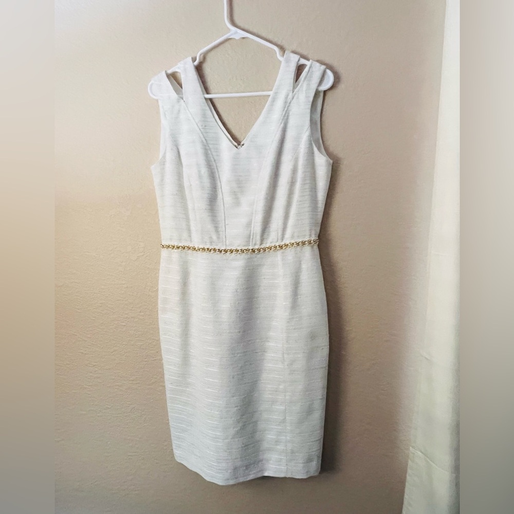 Elegant White Sleeveless Dress